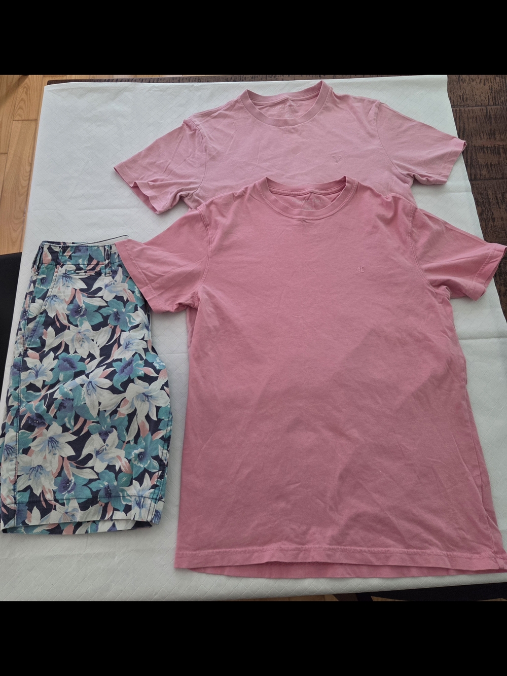 AE Instant Beach Outfit: Tropical Shorts & 2 Pink Tees